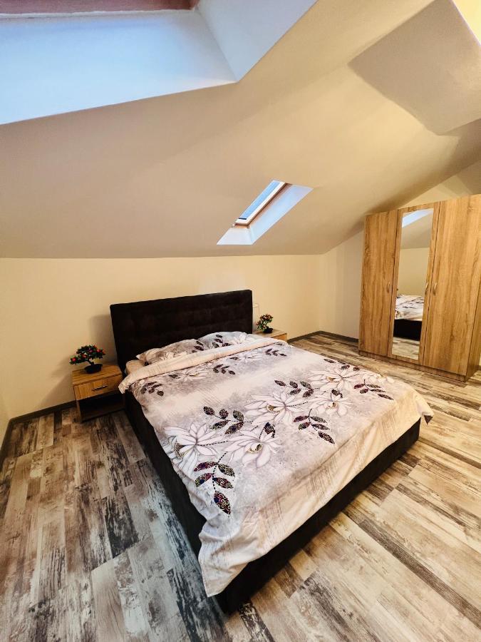 Zizi'S House Garii Apartment Brasov Ngoại thất bức ảnh